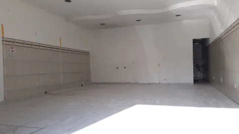 Salão Comercial para vender em Perus