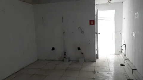 Salão Comercial para vender em Perus