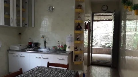 Casa - Laranjeiras, Caieiras