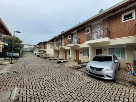 Sobrado para vender em Laranjeiras