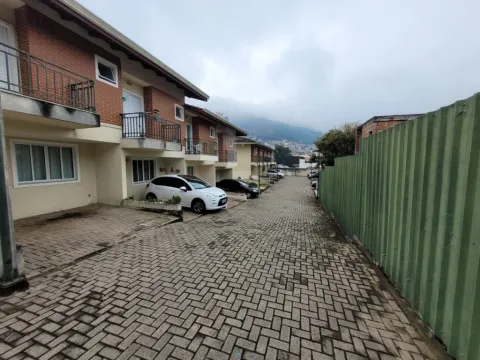Sobrado para vender em Laranjeiras