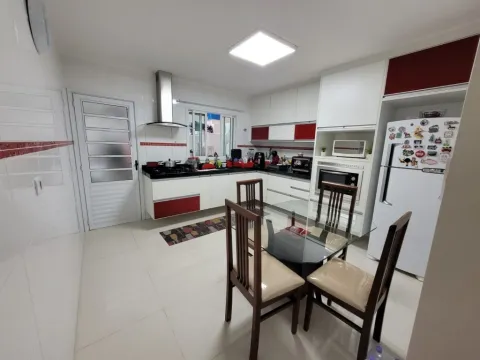 Sobrado para vender em Laranjeiras