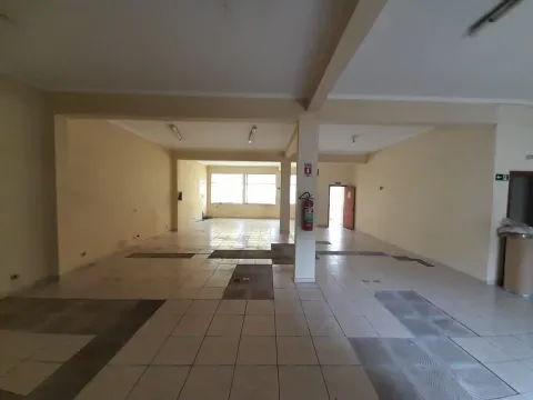 Prédio para vender em Perus