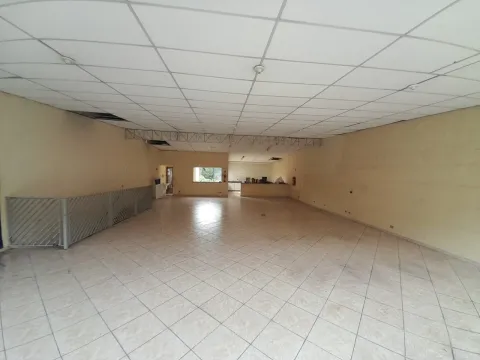 Prédio para vender em Perus