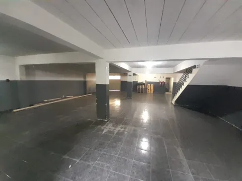 Prédio para vender em Perus