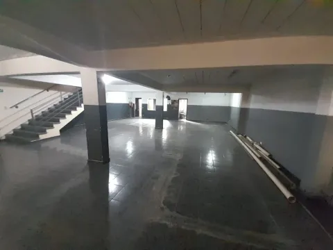 Prédio para vender em Perus