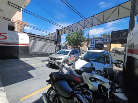 Prédio para vender em Perus