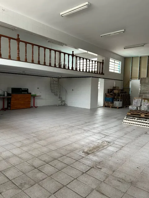 Prédio para vender em Perus