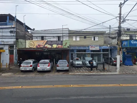 Prédio em Parada de Taipas