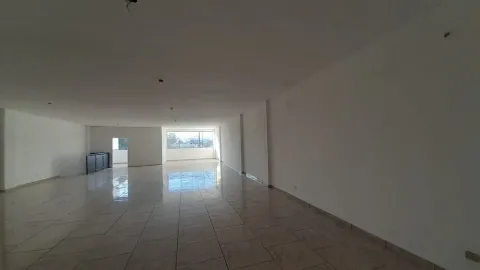 Salão Comercial para alugar em Perus