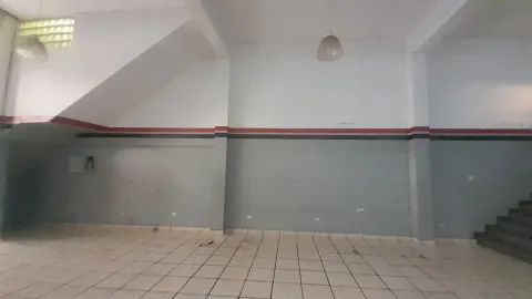 Salão Comercial para alugar em Vila Fanton