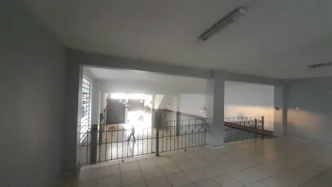 Salão Comercial para alugar em Vila Fanton