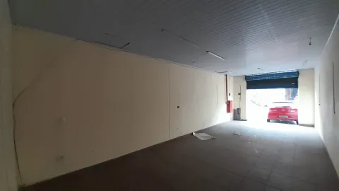 Salão Comercial para alugar em Vila Fanton